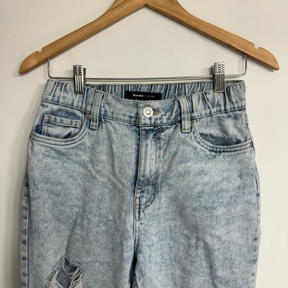 Bluenotes 90’s High Rise Mom Jeans - Light Wash Distressed - Size 2 - Picture 4 of 11